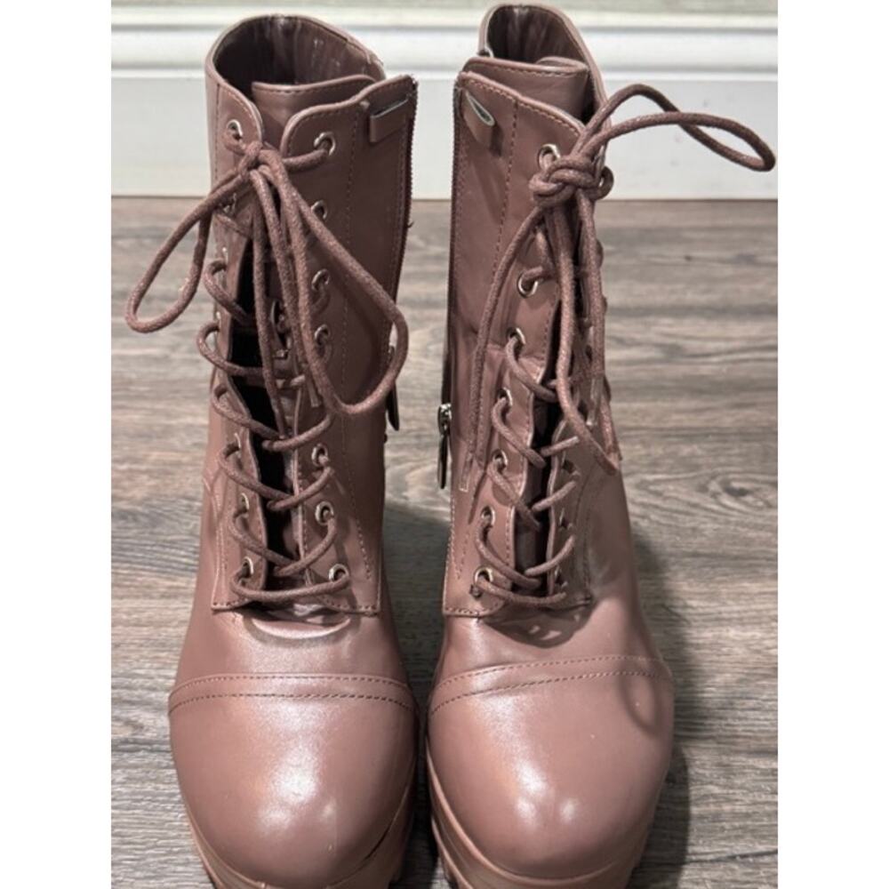 Cape Robbin Women’s Brown Lace-Up Chunky Heel Platform Combat Boots Size 9